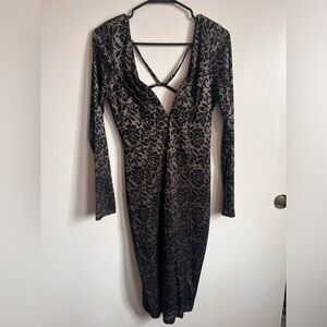 Long sleeve bandage dress. Place with black gold lace.